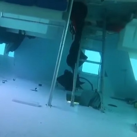 Η υποβρύχια έρευνα των βατραχανθρώπων στο βυθισμένο ιστιοφόρο στην Πάρο