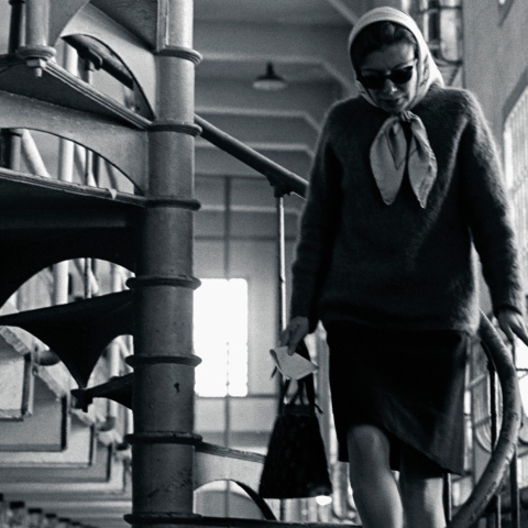 Η συγγραφέας Joan Didion στις φυλακές του Αλκατράζ που έκλεισαν το 1963