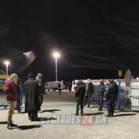 Ναυάγιο: Σε δομή φιλοξενίας της Πάρου φιλοξενούνται οι 63 διασωθέντες