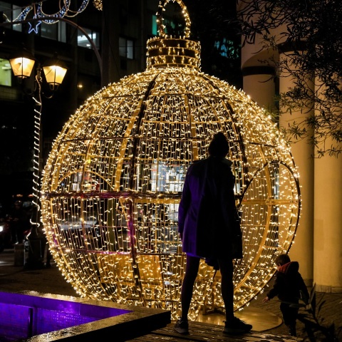 Χριστουγεννιάτικος στολισμός στους δρόμους της Αθήνας
