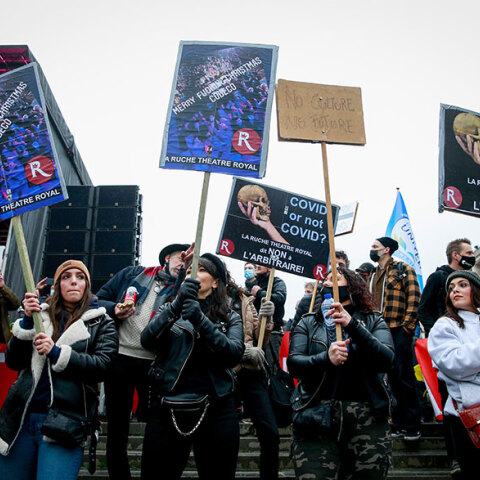 Διαδήλωση για τα κλειστά θέατρα στις Βρυξέλλες λόγω της μετάλλαξης Όμικρον