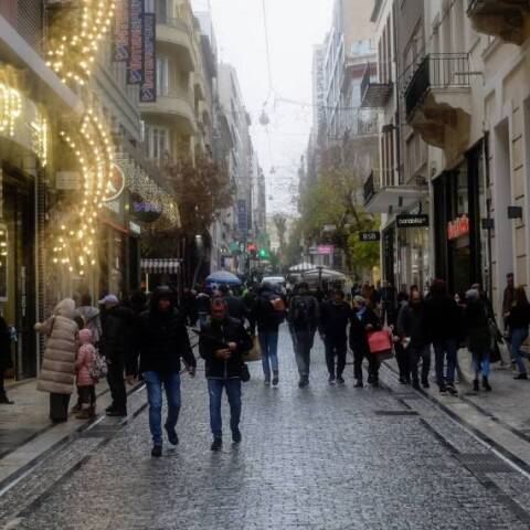 Κίνηση στον πεζόδρομο της οδού Ερμού