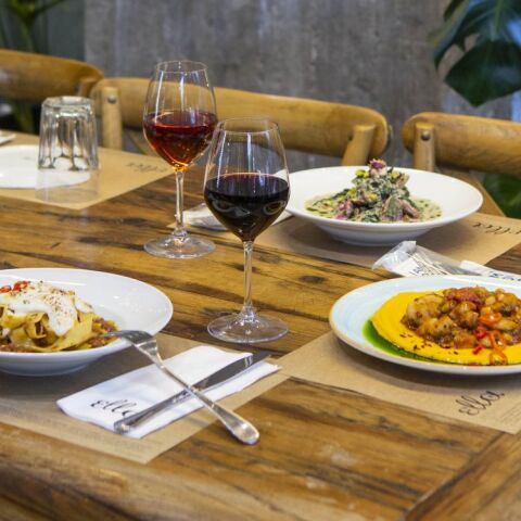 Ella: το μυστικό για νόστιμη ελληνική κουζίνα στη Μητροπόλεως