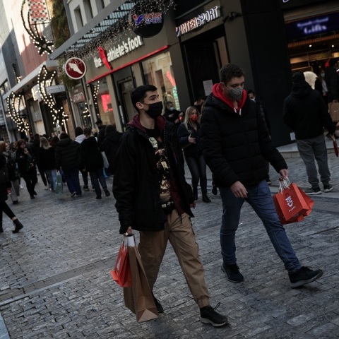 Νέα μέτρα για την πανδημία πριν την Πρωτοχρονιά: Συνεδριάζει σήμερα, Δευτέρα 27 Δεκεμβρίου, η επιτροπή των ειδικών.