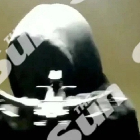 Bίντεο δείχνει μασκοφόρο με βαλλίστρα να απειλεί να σκοτώσει τη Βασίλισσα Ελισάβετ