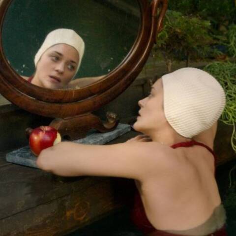 Η Μαριόν Κοτιγιάρ στην ταινία Annette