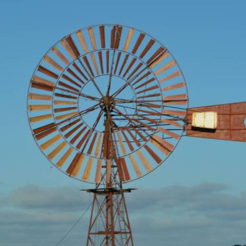 Φωτογραφία στο εξώφυλλο της συλλογής «Ποιήματα» του Ηλία Ευθυμιόπουλου (εκδ. ATHENS VOICE BOOKS)