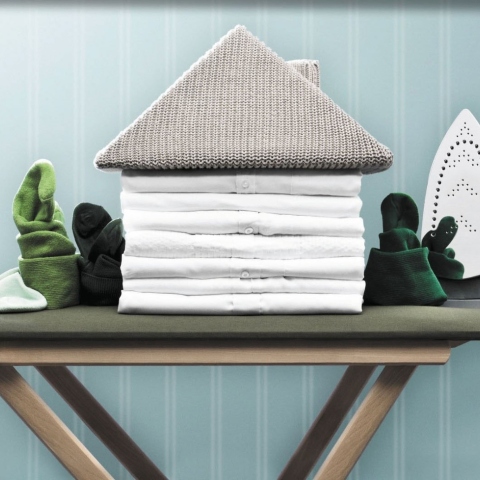 «Στο σπίτι: Μια περιδιάβαση στην Ιστορία από δωμάτιο σε δωμάτιο» (Εκδόσεις Μεταίχμιο)