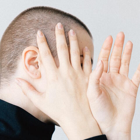 Ποια η σχέση ενός κουρέματος με την ψυχική μας διάθεση; Γιατί δεν πρέπει να αλλάζουμε χτένισμα όταν είμαστε θλιμμένοι;