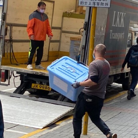 Χονγκ Κονγκ: Ο φιλοδημοκρατικός δημοσιογραφικός οργανισμός Stand News κλείνει ύστερα από έφοδο της αστυνομίας και συλλήψεις