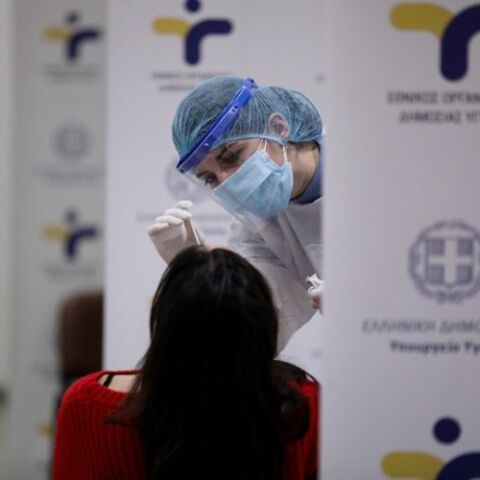 ΕΟΔΥ: Νέες οδηγίες για καραντίνα κρουσμάτων και επαφών