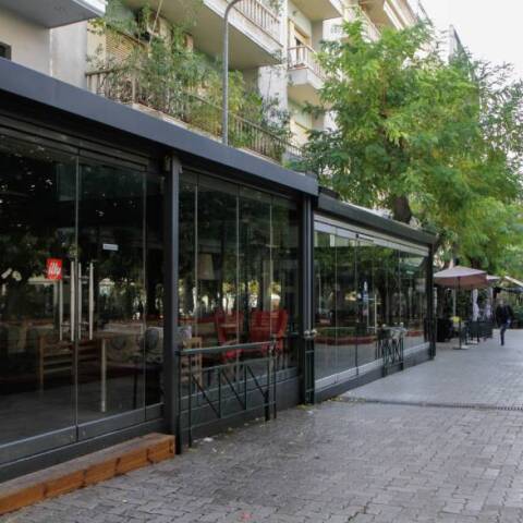 Μαγαζί στον πεζόδρομο της Φωκίωνος Νέγρη