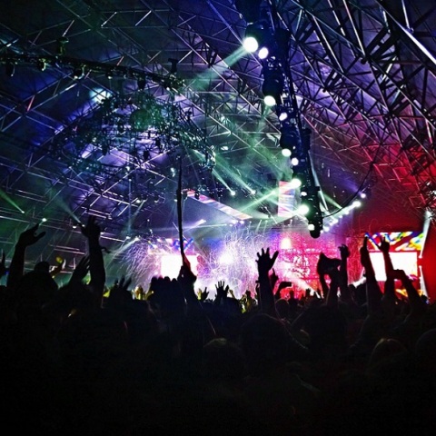 Νέα μέτρα: Πρόστιμο 50.000 ευρώ για ιδιωτικά οργανωμένα πάρτι