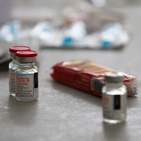 Ομικρον: Η παραλλαγή παρακάμπτει με μεγαλύτερη αποτελεσματικότητα την ανοσία των εμβολιασμένων, ενώ όσοι έχουν λάβει τρίτη δόση έχουν μικρότερες πιθανότητες να μεταδώσουν τον ιό (δανική μελέτη)	