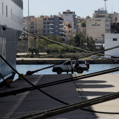 Όχημα του Λιμενικού Σώματος στο λιμάνι του Πειραιά