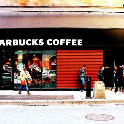 Starbucks © StockSnap/Pixabay  