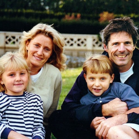 Ο Τεντ Άμον, η γυναίκα του Τζενερόζα και τα δίδυμα παιδιά που είχαν υιοθετήσει. 