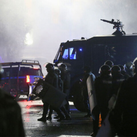 Επεισόδια στο Καζακστάν ανάμεσα σε αστυνομικούς και διαδηλωτές για τις τιμές στο φυσικό αέριο