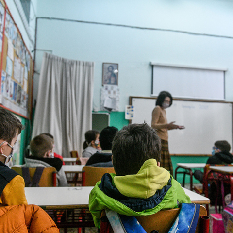 Ανοίγουν τα σχολεία με περισσότερα self test 