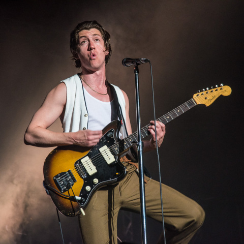 Alex Turner, στιγμιότυπο από τη συναυλία των Arctic Monkeys στην Αθήνα το 2018