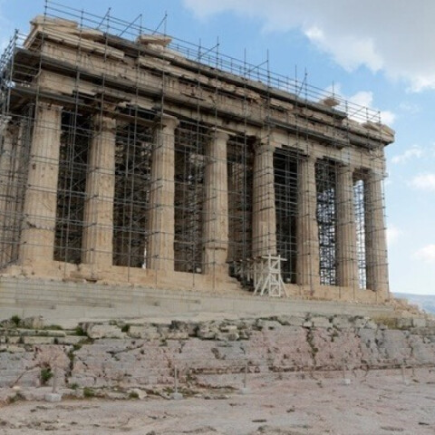 Σάλος για την ερωτική ταινία κάτω από την Ακρόπολη