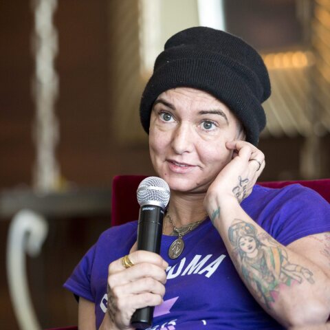 Σινέντ Ο' Κόνο: Η Ιρλανδή τραγουδίστρια ανακοίνωσε την αυτοκτονία του γιου της Σέιν, ο οποίος είχε εξαφανιστεί πριν από δύο ημέρες στο Δουβλίνο.