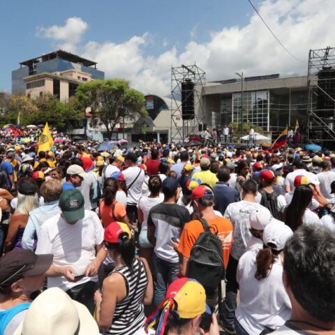 Βενεζουέλα: Η αντιπολίτευση κερδίζει την κυβέρνηση του Μπαρίνας, προπύργιο των Τσαβίστας