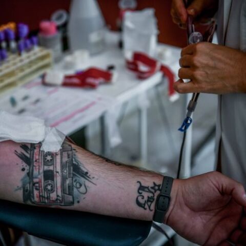 Οι ομοφυλόφιλοι μπορούν να γίνουν αιμοδότες 