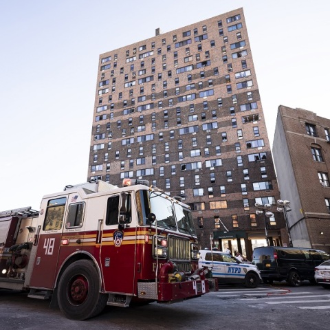 Φονική πυρκαγιά στο Μπρονξ: Εξαπλώθηκε λόγω μία ανοικτής πόρτας