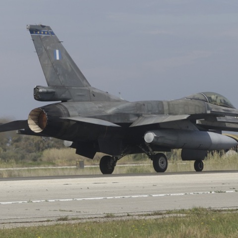 F-16 βγήκε εκτός διαδρόμου στα Χανιά