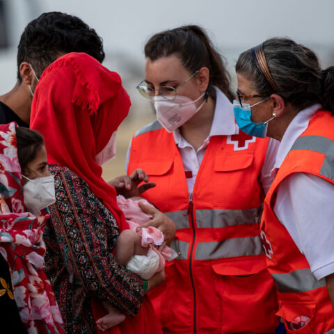 Αφγανιστάν: Βρέφος βρήκε την οικογένειά του πέντε μήνες μετά το χάος στο αεροδρόμιο της Καμπούλ