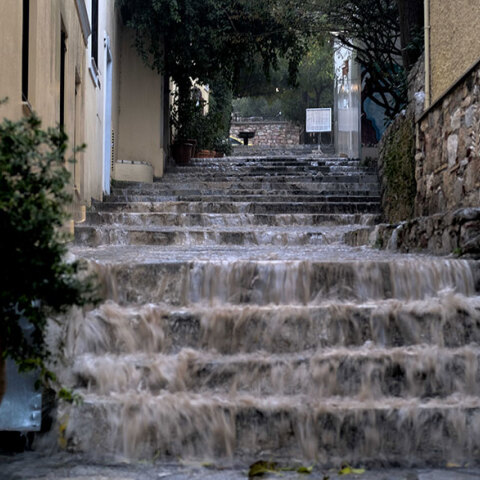 Καταιγίδα στην Πλάκα