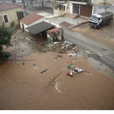 Μάνδρα: Ξεκινούν οι απολογίες για τις φονικές πλημμύρες – Τι θα καταθέσει η Ρένα Δούρου