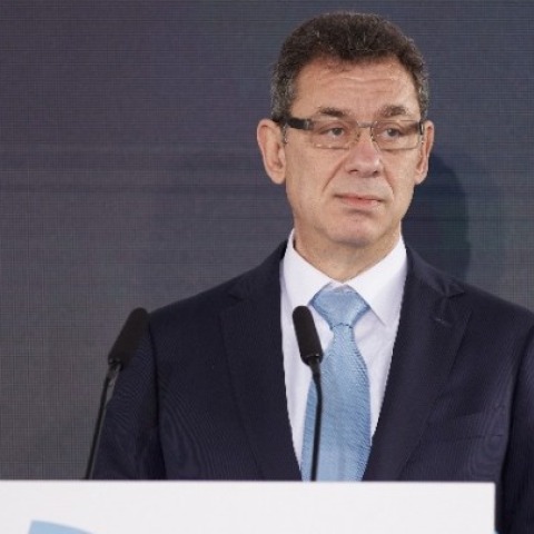 Μπουρλά: Η Όμικρον μας κάνει να αναρωτιόμαστε αν χρειαζόμαστε μια 4η δόση 