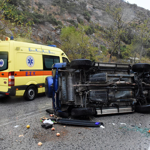 Ασθενοφόρο σε τροχαίο (ΦΩΤΟ ΑΡΧΕΙΟΥ)