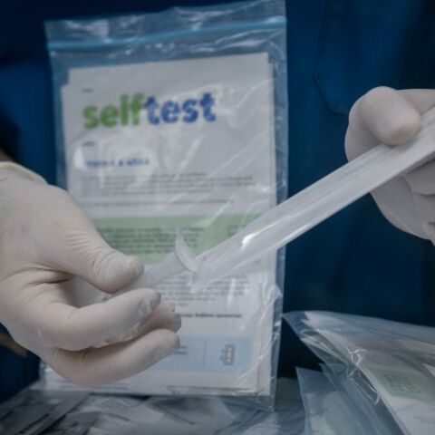 Επιστήμη-Υγεία–Προειδοποίηση FDA: Μη χρησιμοποιείτε τα γρήγορα self test στον λαιμό αντί για τη μύτη	11/01/2022 0