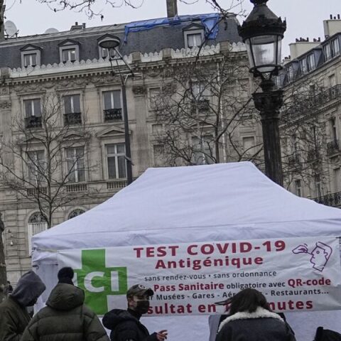  Ο κορονοϊός μπορεί να χάσει έως το 90% της ικανότητάς του να μολύνει, μετά από 20 λεπτά στον αέρα, σύμφωνα με βρετανική έρευνα