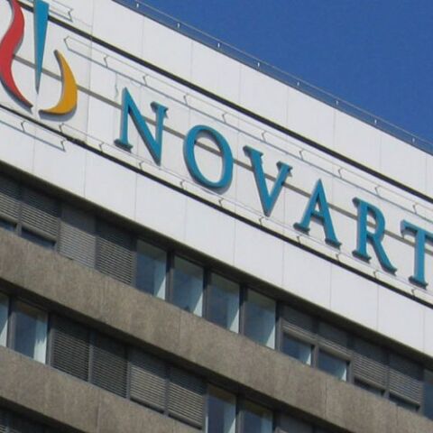 Novartis: Καλούνται σε απολογία Βαξεβάνης και Παπαδάκου