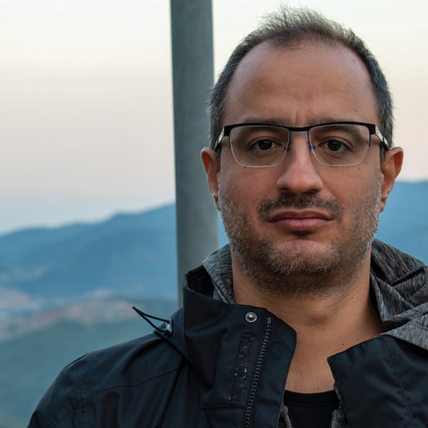 Γιώργος Καργιολάκης, Βιολόγος με μεταπτυχιακό στη Μοριακή Ιατρική και διατριβή στην Ιολογία και στη γρίπη