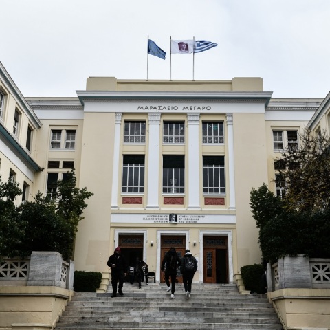 Συγκέντρωση φοιτητών της ΑΣΟΕΕ έξω από την Πρυτανεία