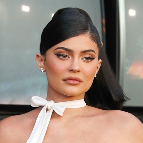 H Kylie Jenner γίνεται η βασίλισσα του Instagram! 