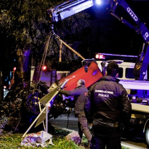 Τροχαίο δυστύχημα με Ferrari στη Βούλα