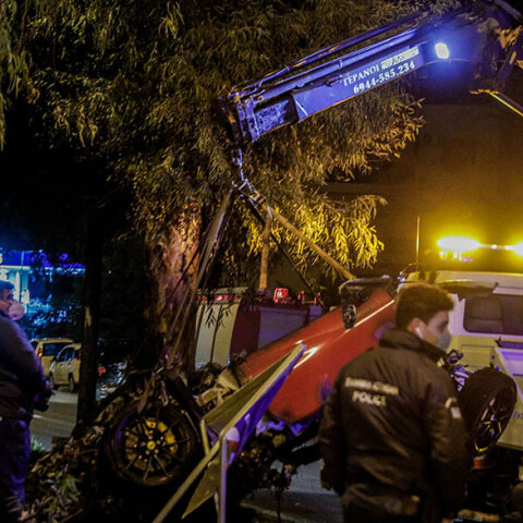 Η Ferrari που οδηγούσε ο Τζώρτζης Μονογυιός μετά το τροχαίο στη Βούλα