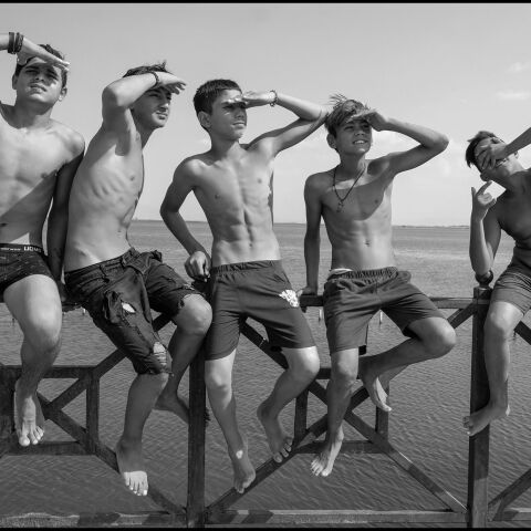 Πολυδεύκης Ασωνίτης: Συνέντευξη με τον φωτογράφο με αφορμή την έκθεση «Άσπρο μαύρο από κάρβουνο κι αλάτι» που παρουσιάστηκε στις αλυκές, στο Μεσολόγγι. 