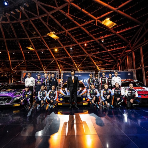 Παγκόσμιο Πρωτάθλημα Ράλι - Οδηγοί ποζάρουν μπροστά στα νέα αυτοκίνητα