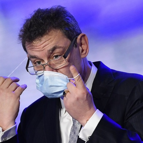 Μπουρλά: «Θα πάρουμε τη ζωή μας πίσω - Ίσως την άνοιξη»