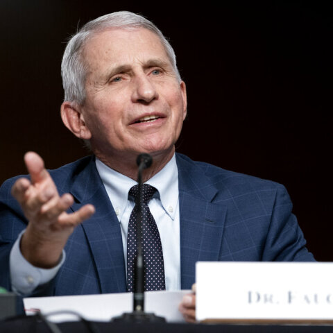 Α. Φάουτσι: Πολύ νωρίς για να πούμε ότι η Όμικρον σηματοδοτεί το τέλος του κορονοϊού