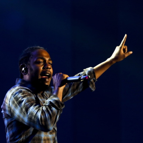 Ο Kendrick Lamar κατά τη διάρκεια συναυλίας.