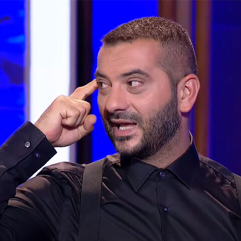 Ο Λεωνίδας Κουτσόπουλος ξέρει ότι μόνο με φιλάκια γίνεται το σωστό αυγολέμονο