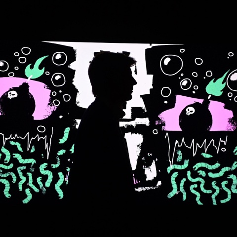 Ανθρώπινη σκιά σε έκθεση NFTs